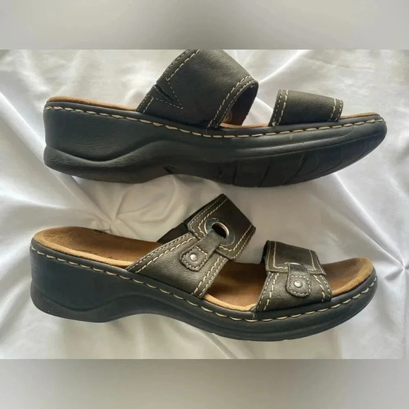 Clark’s Bendables Sandal Dark Brown Leather Upper Straps 2” Heel Women’s 8 GUC - Picture 4 of 11